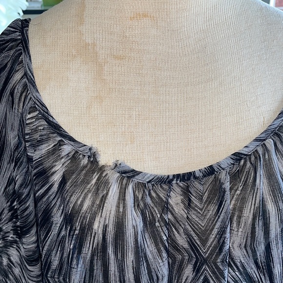 Kardashian Kollection blouse - Picture 2 of 4